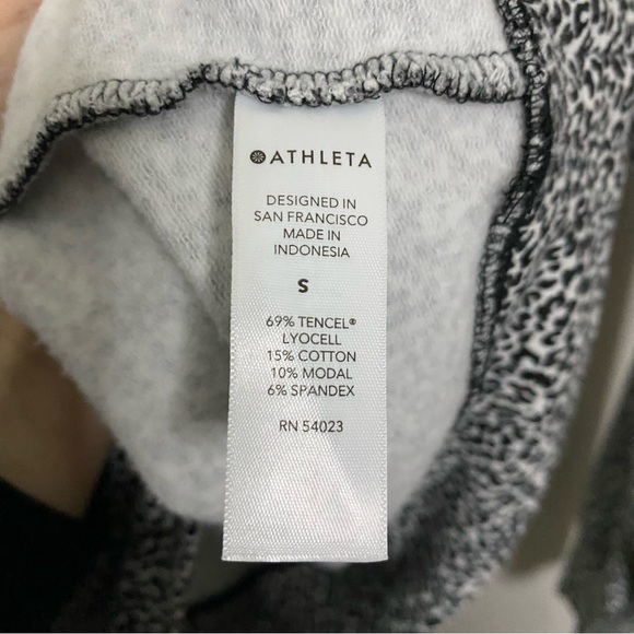 Athleta Balance Pullover Lightweight Sweatshirt in Black Micro Cheetah Print S - Picture 7 of 8